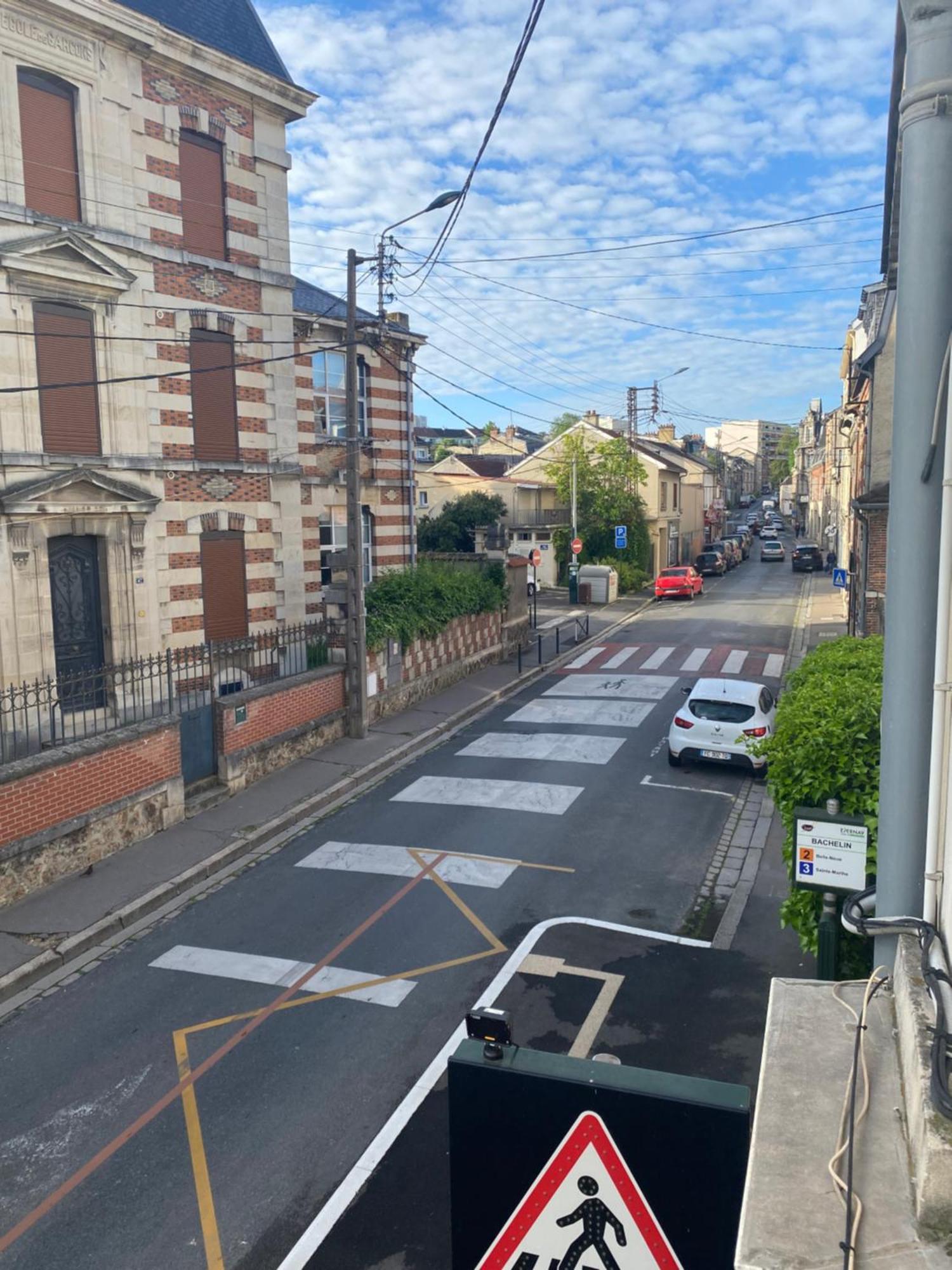 Apartamento L’ÉLÉGANT: 80m2 vue sur vignoble au Centre d’Epernay!! Exterior foto
